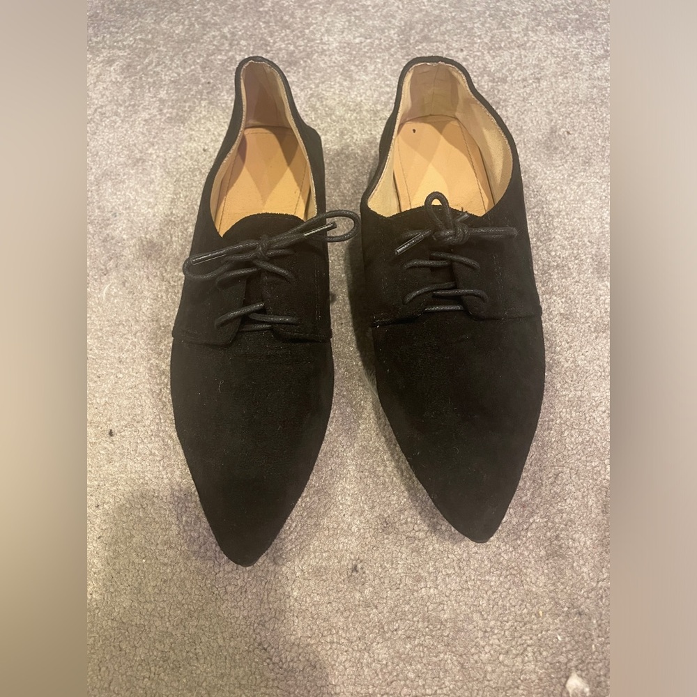 Woman’s Black Pointed Toe Flats, Size EUR 39